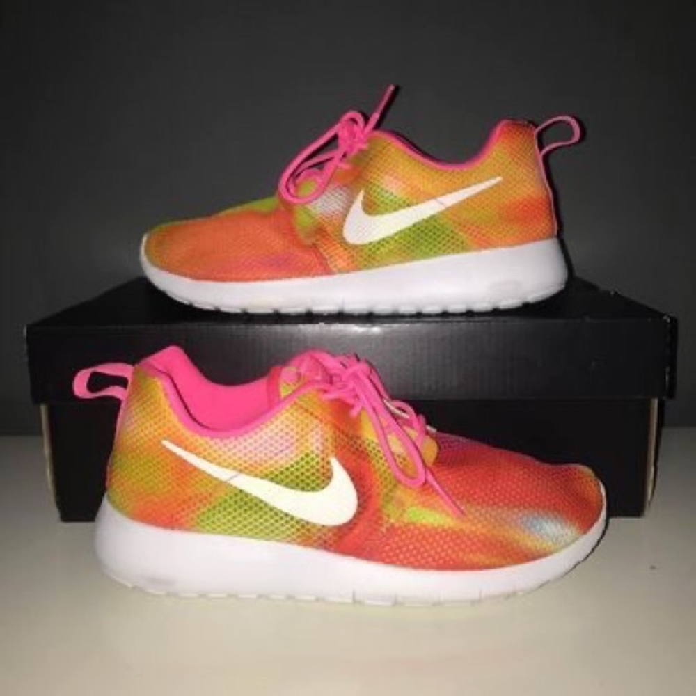 Nike Swoosh Pink trainers Size 3.5 Womens - Picture 1 of 4